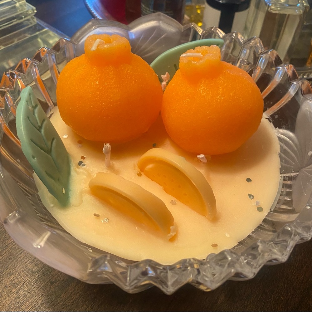 Sweet Orange Soy Candle in Vintage bowl with frosted detail. Candle 20 oz
